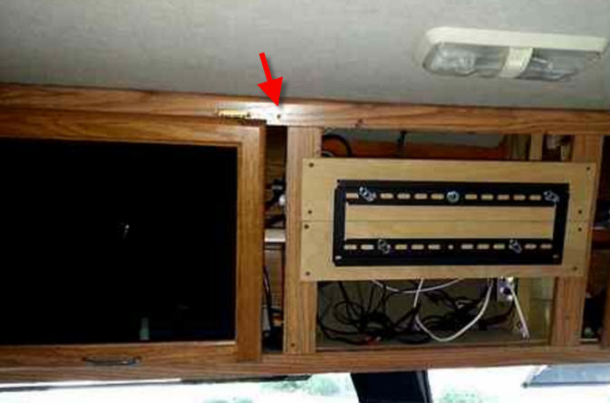 How to install a large-screen TV in an RV