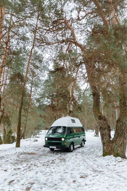 You can have most camping places all to yourself when camping in the snow.