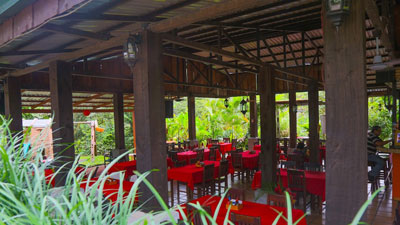 Chirinquitos Del Rio, an upscale restaurant beside the river, but still with no walls.