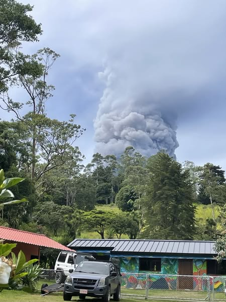 I&##x27;m 6 miles away and this picture was taken 15 miles from the volcano